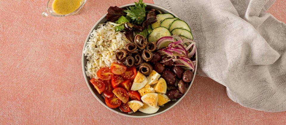 Ensalada de anchoas con arroz largo