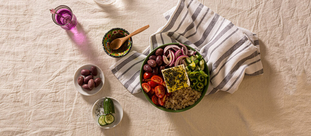 ensalada griega con quinoa integral