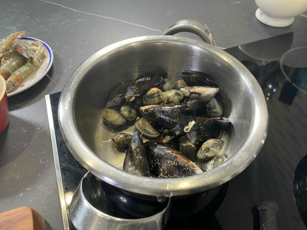 Cocemos los mejillones