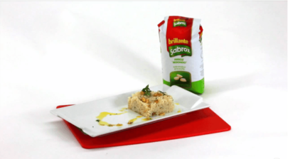arroz pilaf con arroz brillante emplatado