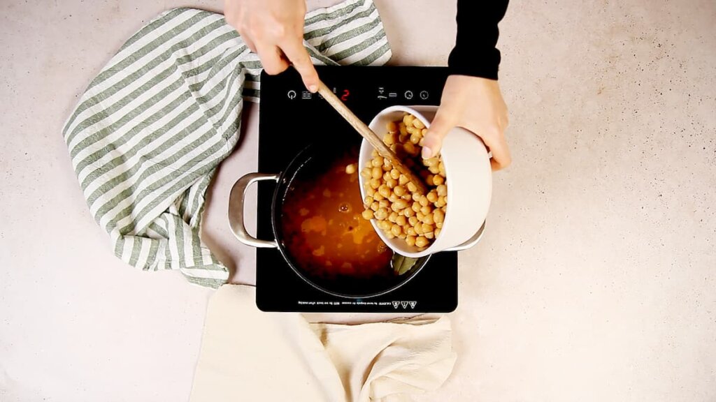 Receta garbanzos con arroz paso 2 incorpora los garbanzos cocidos y déjalos cocinar durante 16 minutos