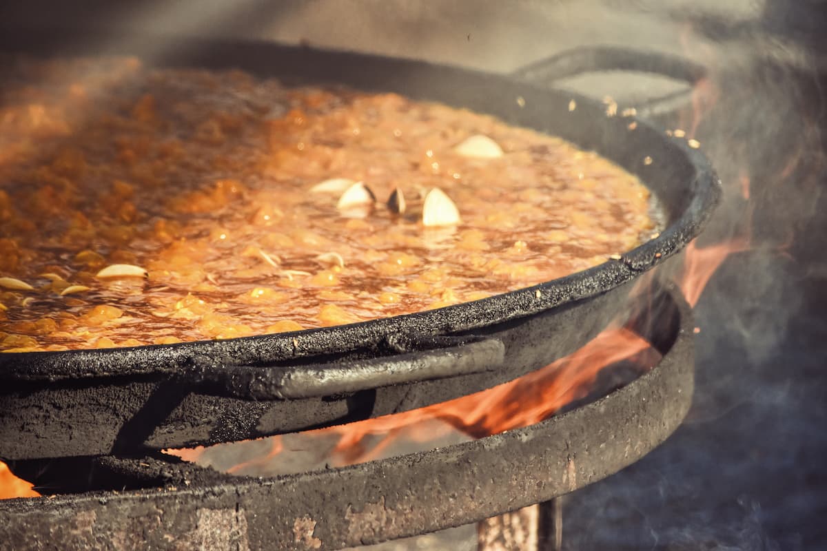 Cómo controlar el Fuego para Paella