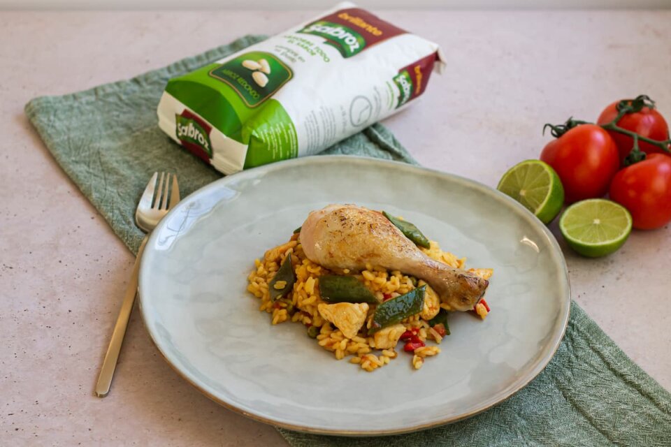 Paella de pollo y verduras