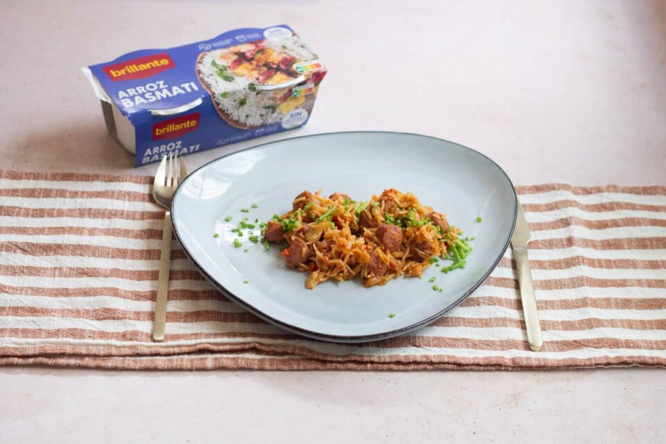 Receta deliciosa de arroz con salchichas frescas