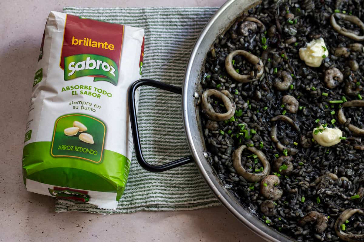 Foto de Delicioso y auténtico: Receta de arroz negro con calamares y gambas
