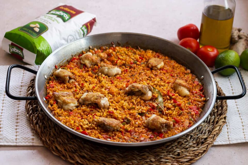 Arroz con alitas de pollo