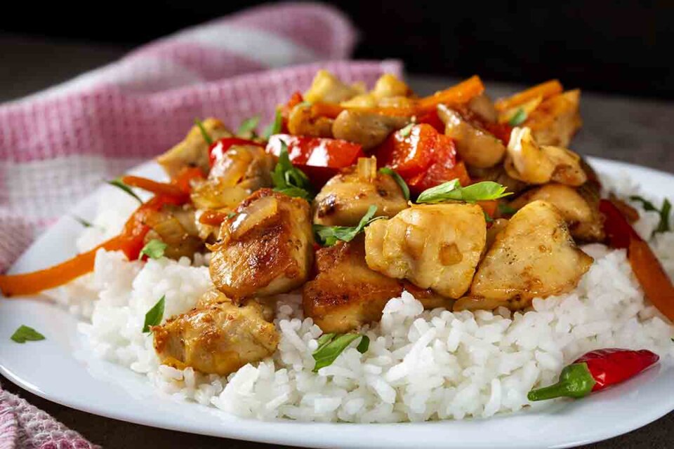 El arroz con pollo engorda: ¿mito o realidad?