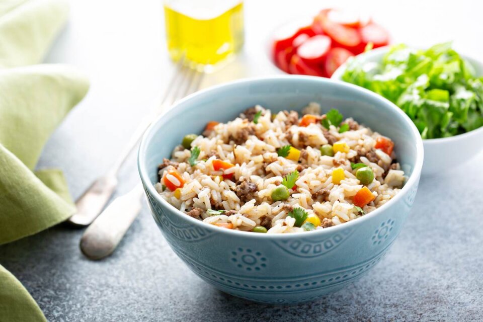 ¿Cómo aprovechar el arroz blanco del día anterior? Ideas y recetas