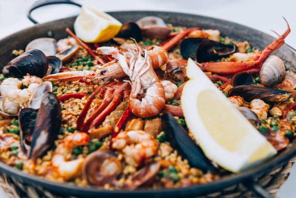 ¿Cómo se pronuncia "paella" y "paellera" en español?