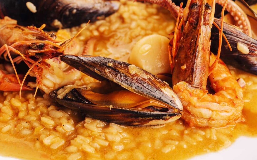 ¿Cuántas calorías hay en una paella de marisco?