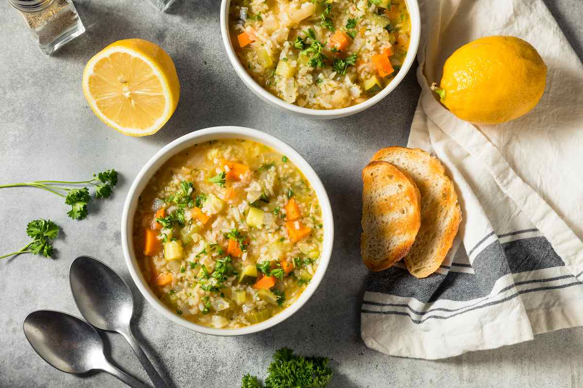 Sopa de arroz para aprovechar el arroz blanco del día anterior