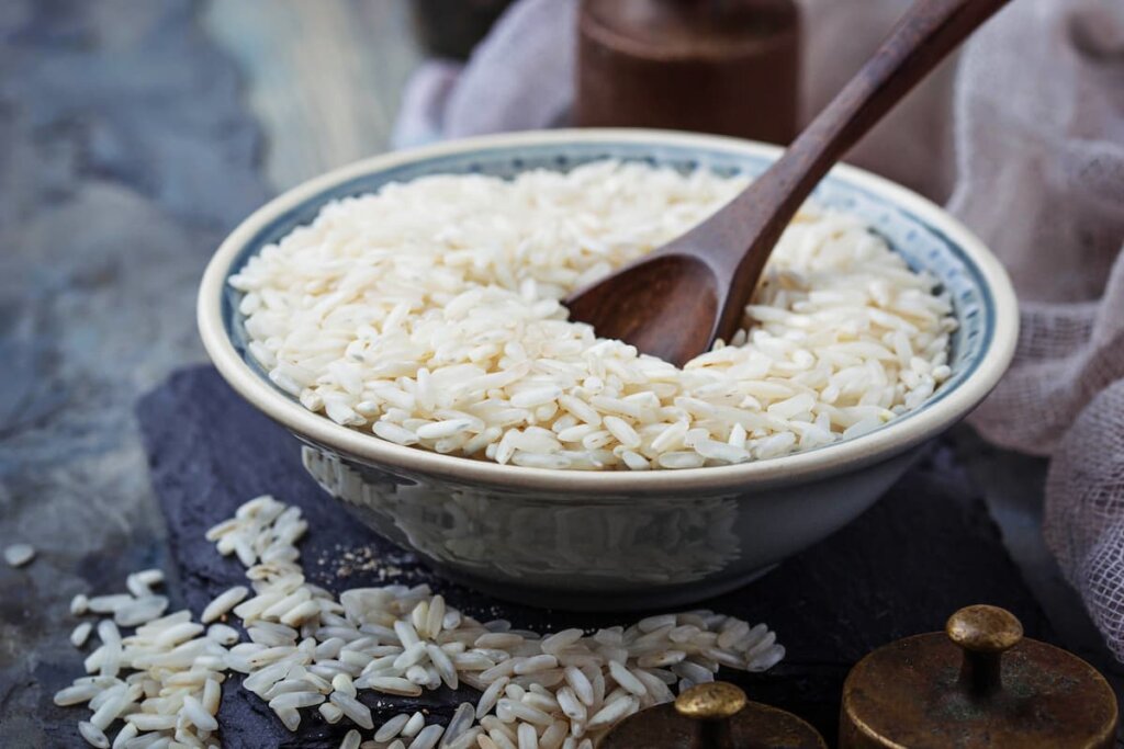 ¿Puede el arroz blanco ayudarte a controlar tu peso?