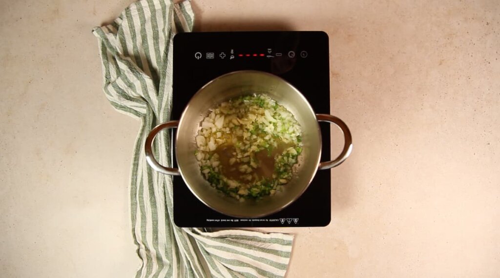 Receta de arroz con gandules. Paso 2: hacer el sofrito