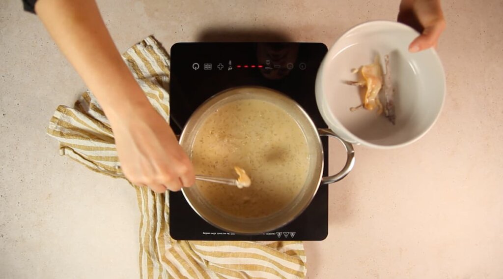 Receta de arroz con leche condensada. Paso 4: retirar la cáscara de naranja