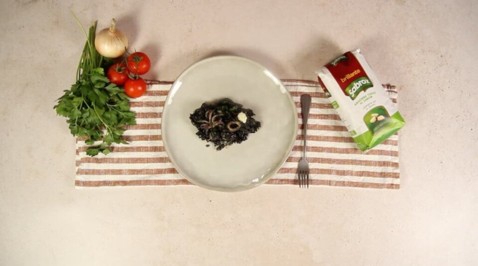 Arroz con calamares en su tinta