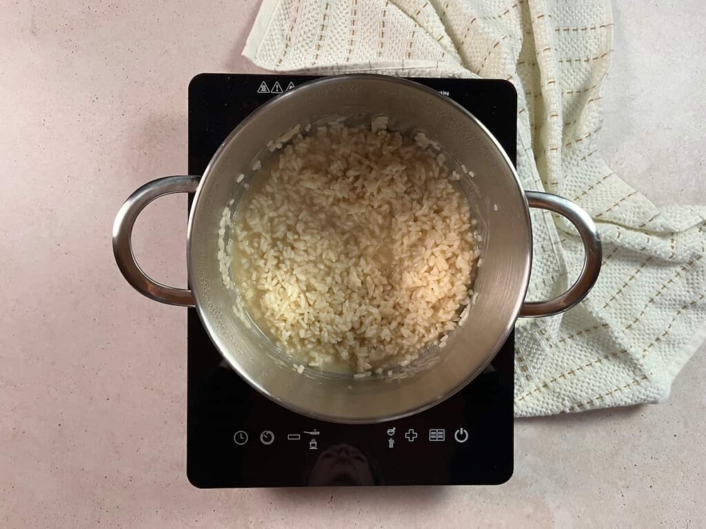 Arroz con frijoles. Paso 4: cocer el arroz