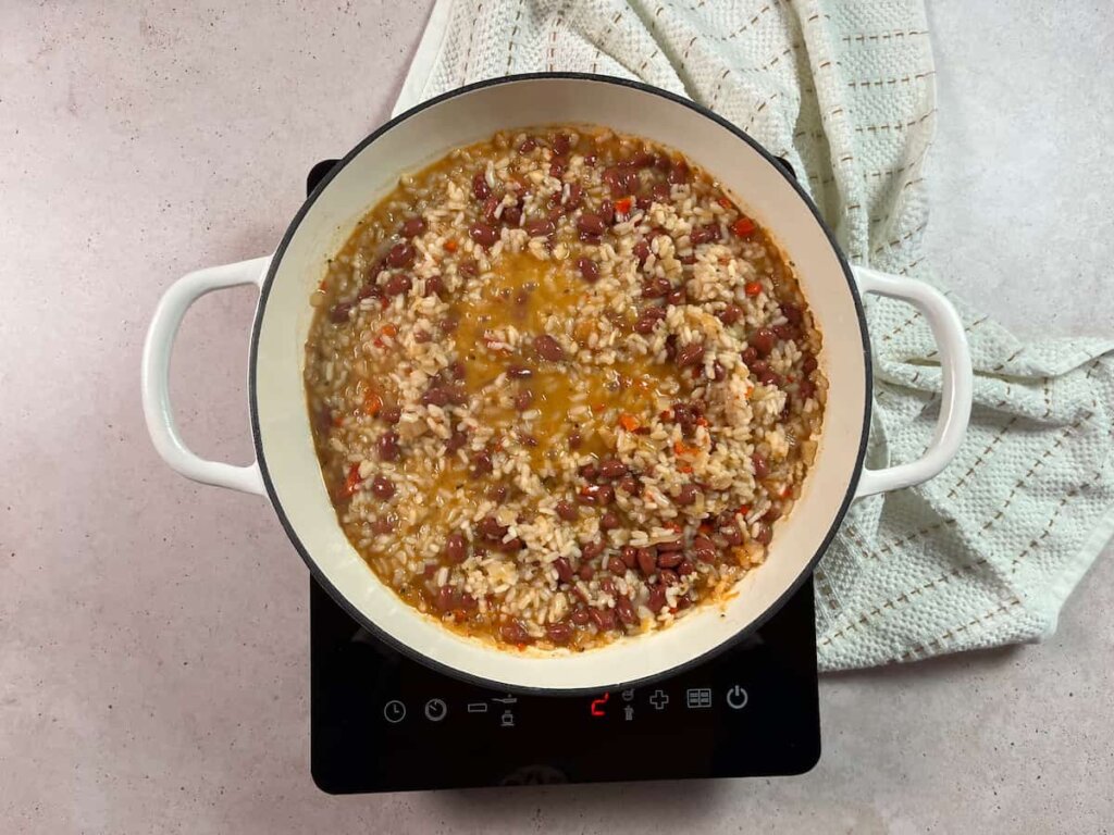 Arroz con frijoles. Paso 6: dejar reposar