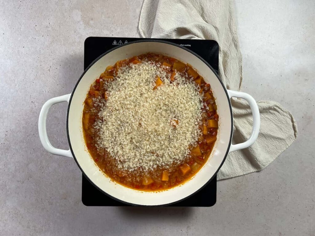 Receta de arroz con calabaza. Paso 5: incorporar el arroz