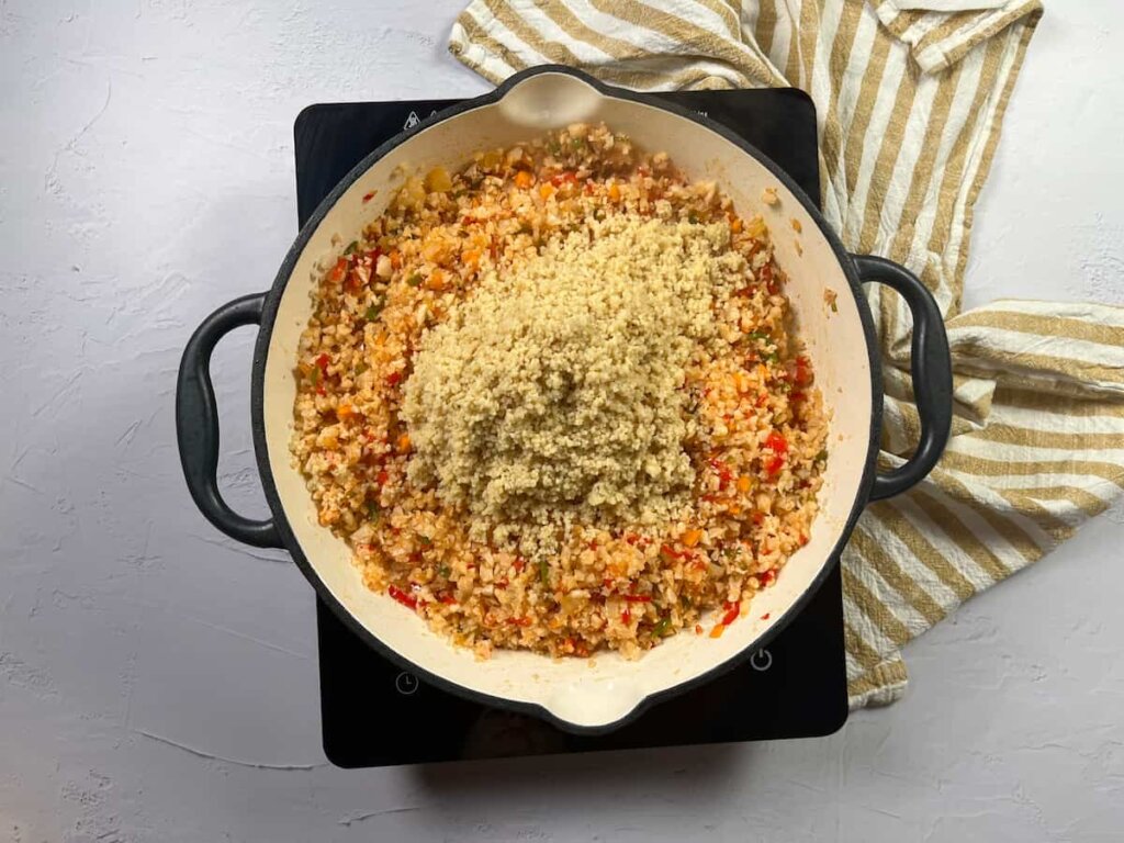 Receta Cous cous de coliflor. Paso 4: Añadir el cous cous