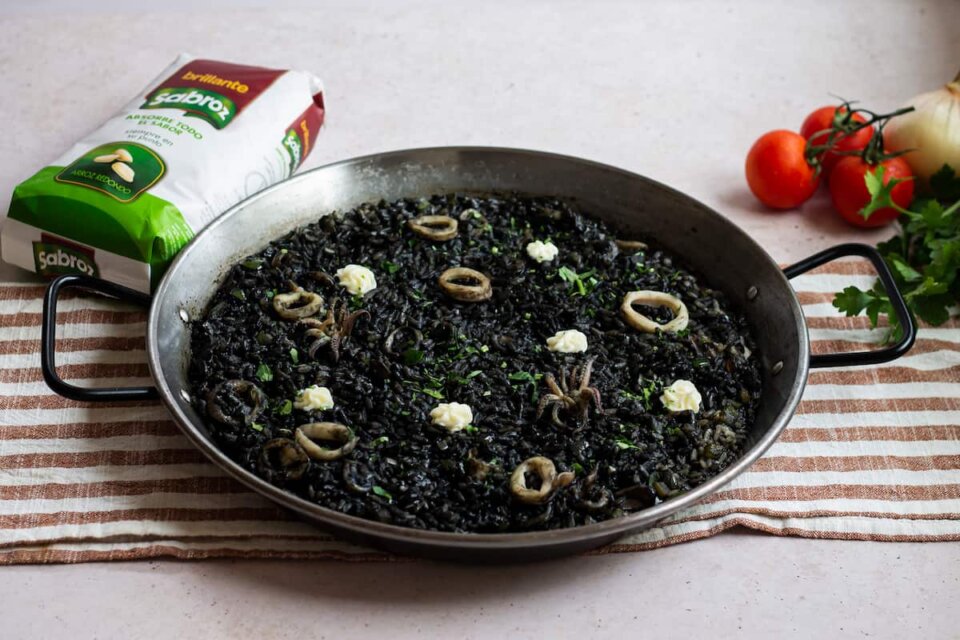 Arroz con calamares en su tinta – Receta tradicional y deliciosa