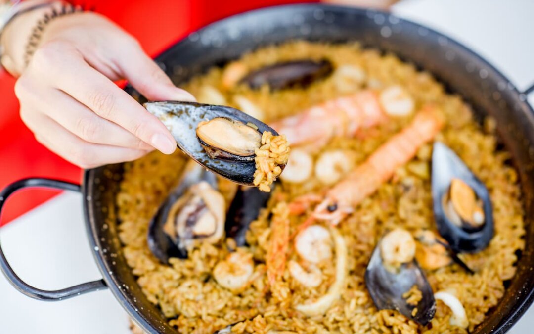 Cuánto dura la paella de marisco en la nevera: consejos y recomendaciones