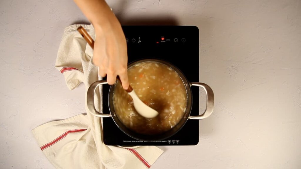 Sopa de cous cous. Paso 3: Incorporar el cuscús