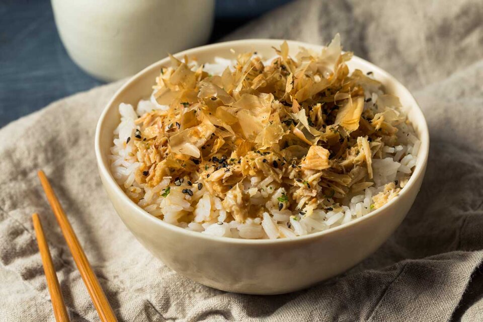 ¿El arroz blanco con atún engorda? Desentrañando mitos alimentarios