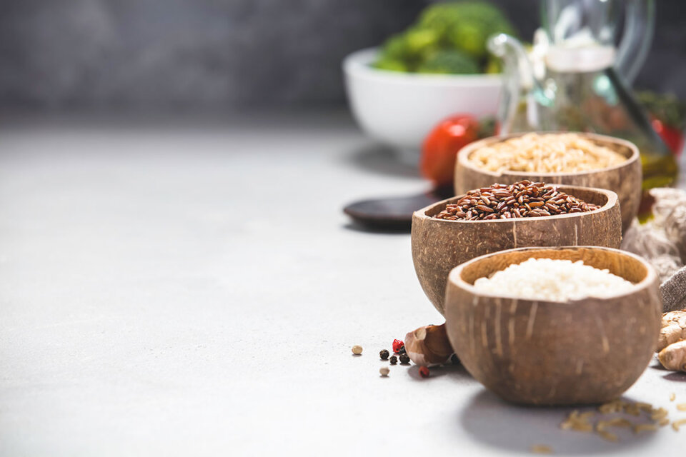 Calcula la cantidad de arroz por persona que necesitas para preparar una ensalada