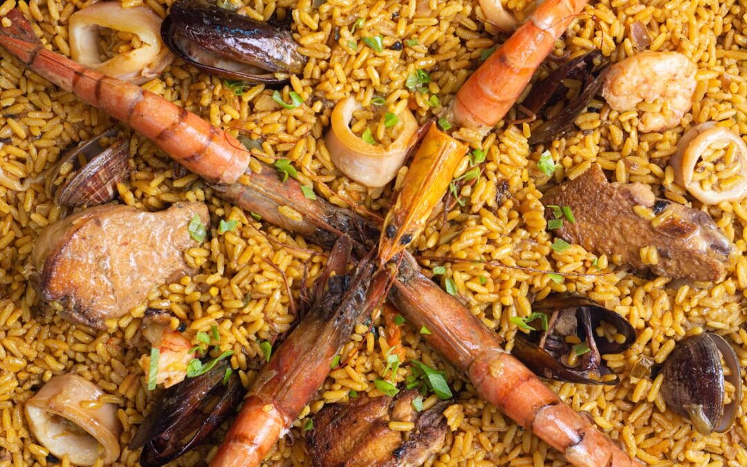 ¿En la Paella se Echa Primero el Arroz o el Agua? Descubre el Secreto