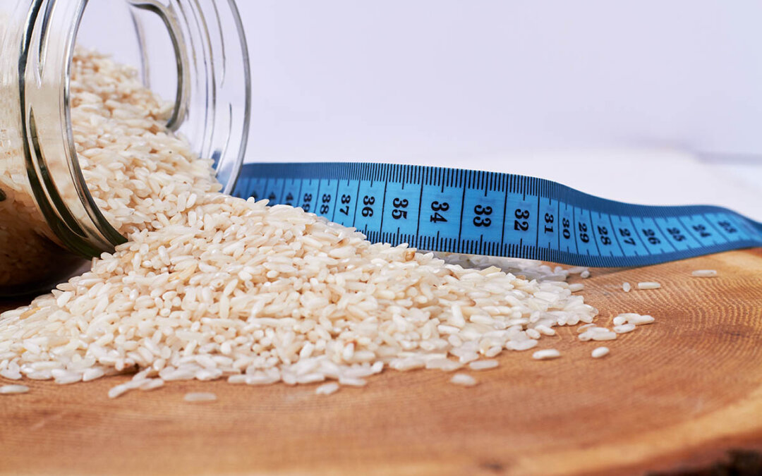 Cuántos carbohidratos tiene el arroz blanco cocido: valor nutricional
