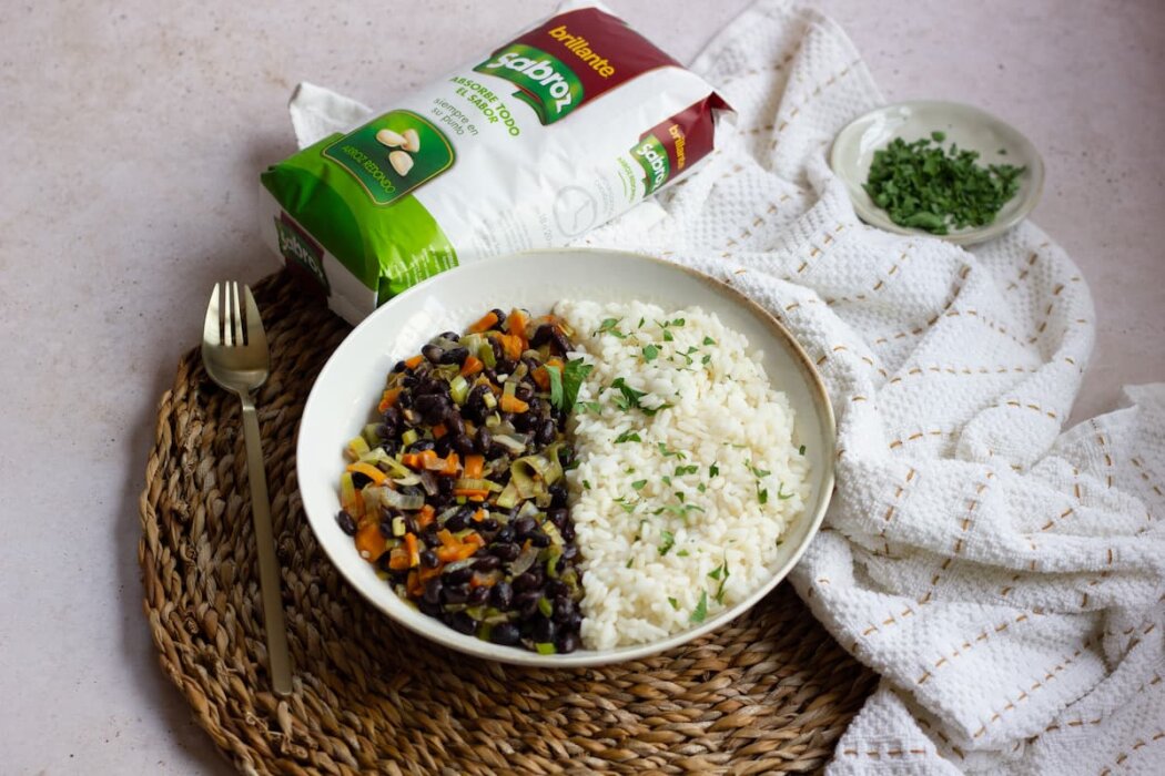 Arroz con alubias negras