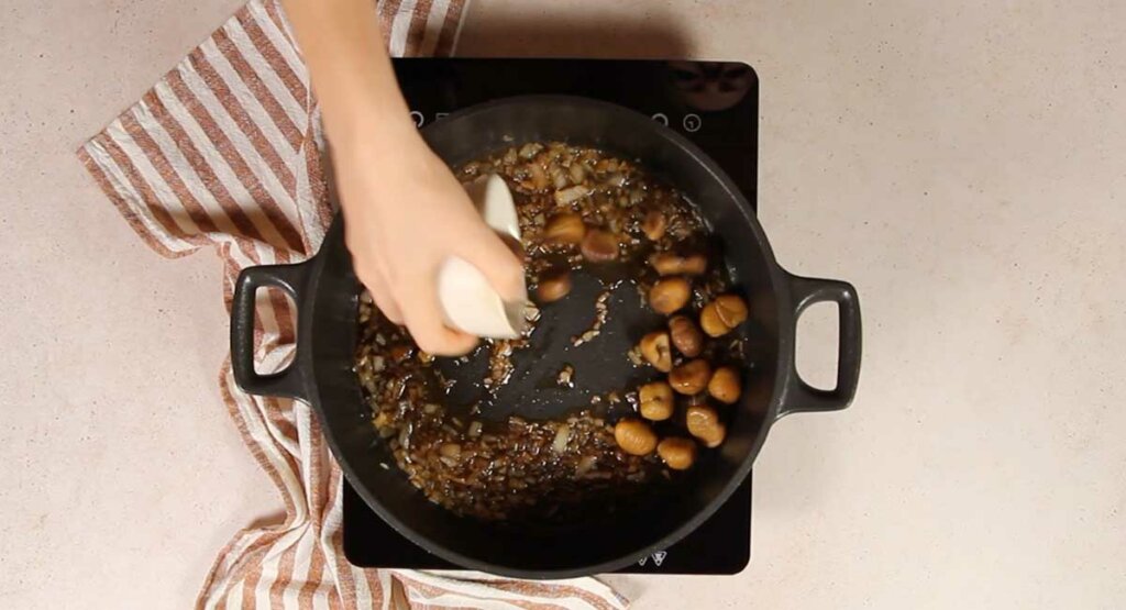 Paso a paso arroz con castañas añadir castañas