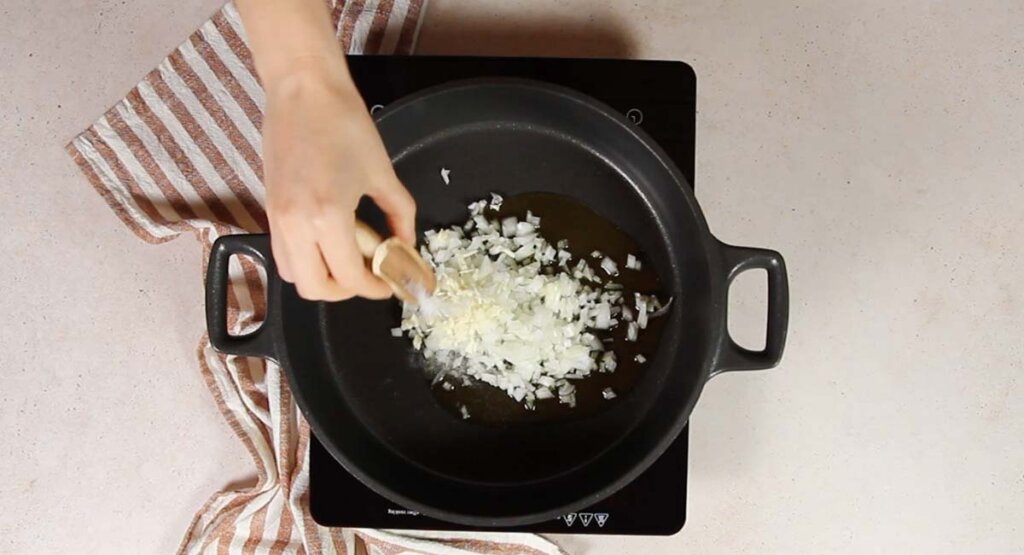 Paso a paso arroz con castañas sofreír