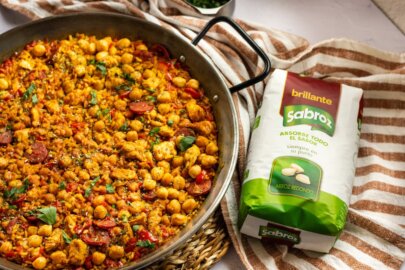 Paella con garbanzos