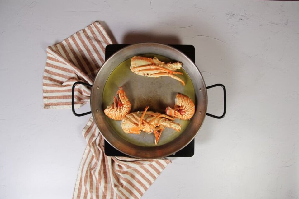 Paella con langosta: receta de cocina