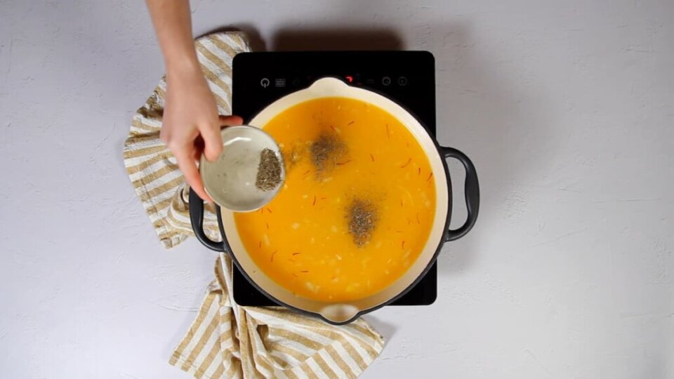 Arroz con azafrán delicioso