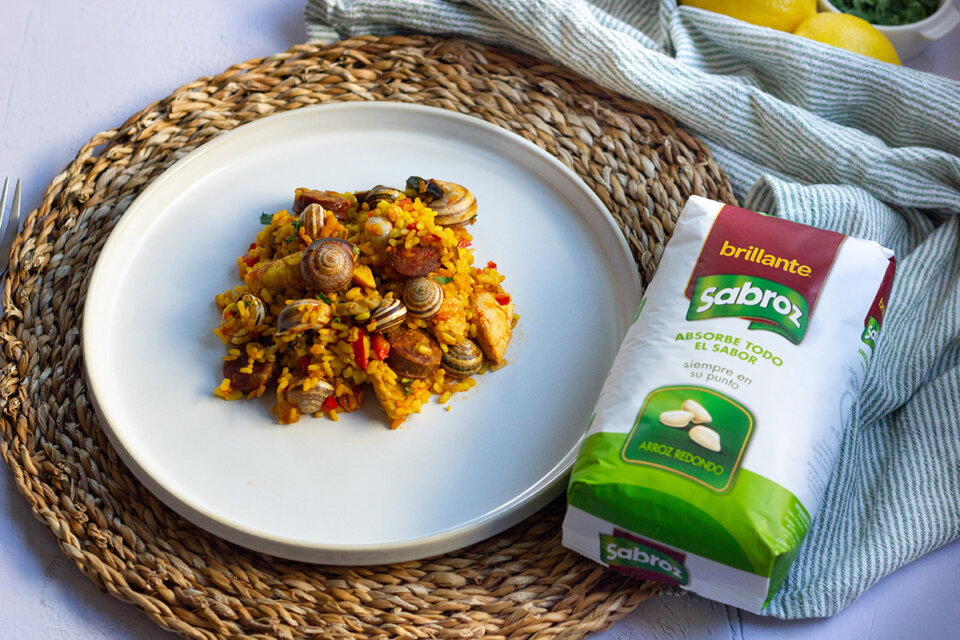 Paella con caracoles: Receta con sabor mediterráneo