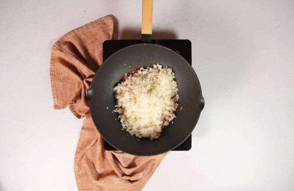 Arroz frito chino delicioso y auténtico