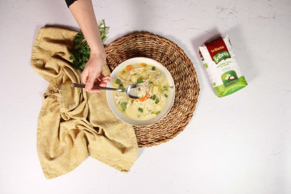 Sopa de arroz y pollo: receta tradicional y saludable