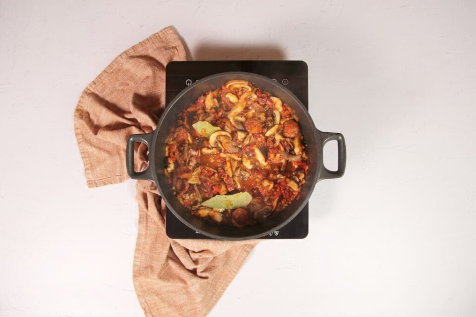 Arroz montañés: receta tradicional con setas y carnes