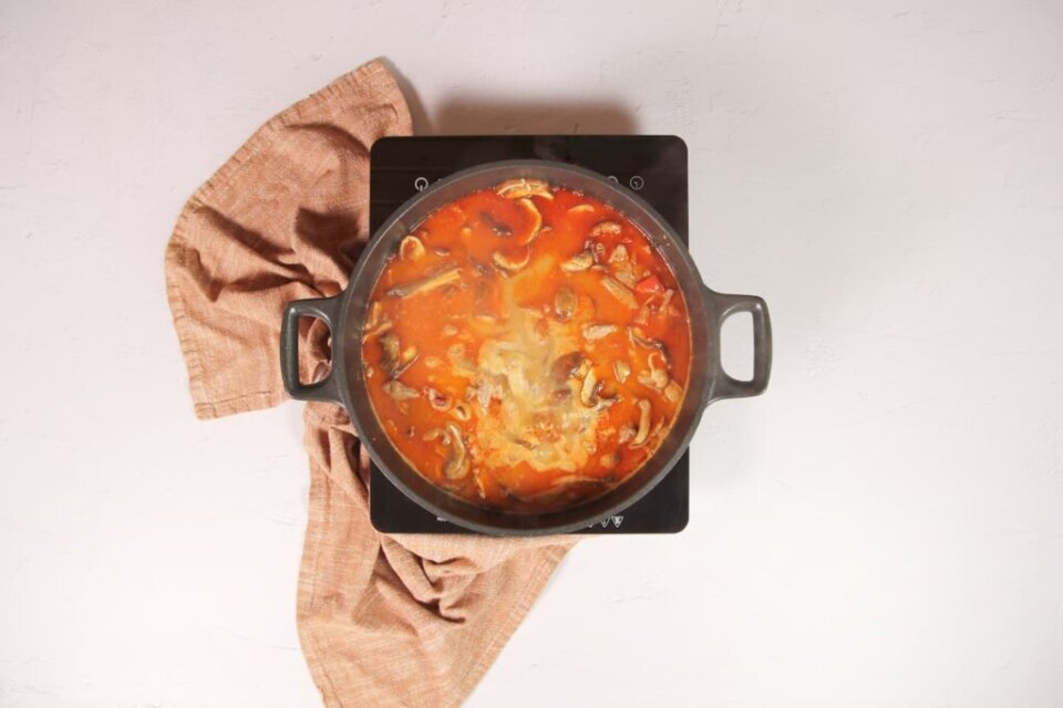 Arroz montañés: receta tradicional con setas y carnes