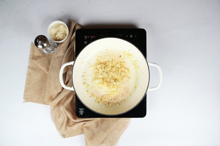 paso a paso risotto de boletus sofrito