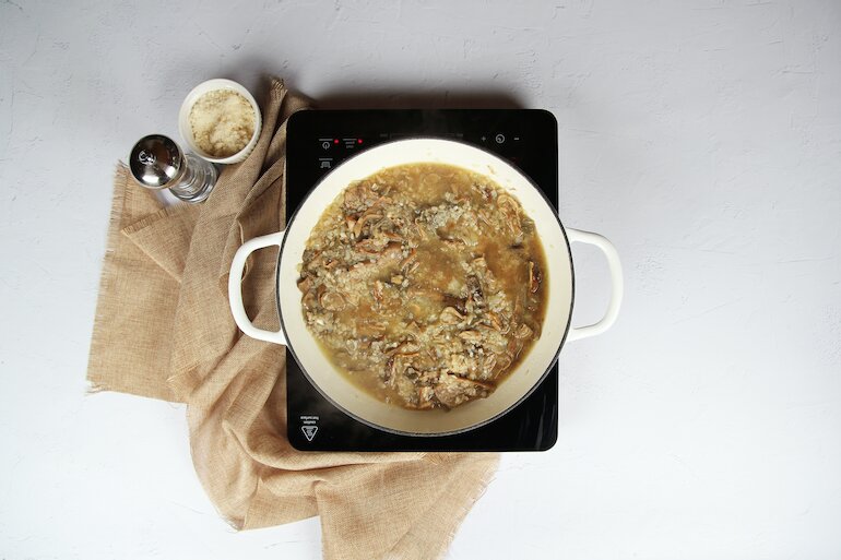 paso a paso risotto de boletus caldo 