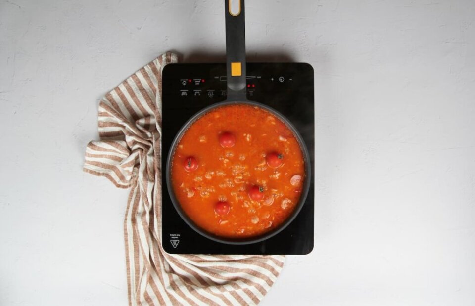 Arroz con tomate y salchichas