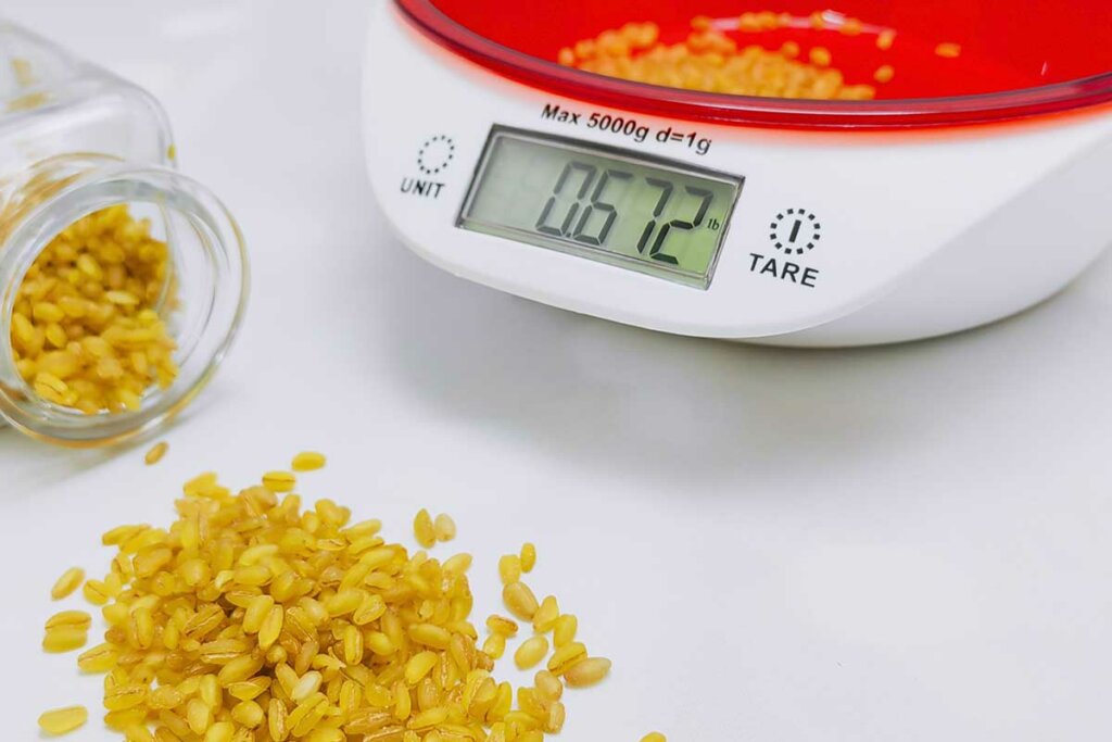 cuánto pesa un grano de arroz