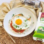 Arroz con huevo y tomate