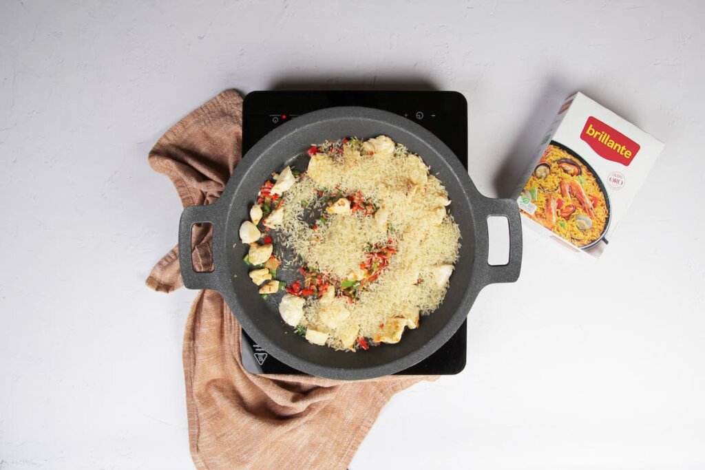 Reincorporación del pollo y adición del arroz