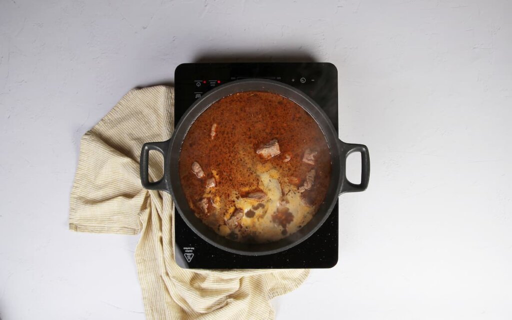 Incorporación de las carrilladas y cocción