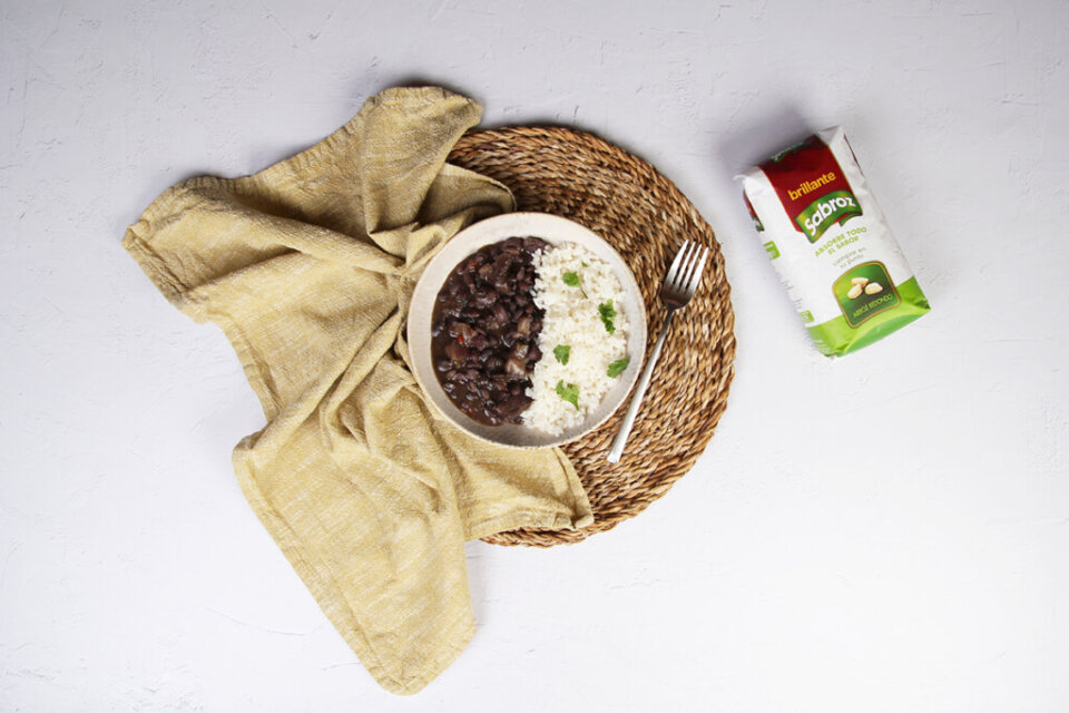 Feijoada: la receta tradicional de Brasil con arroz