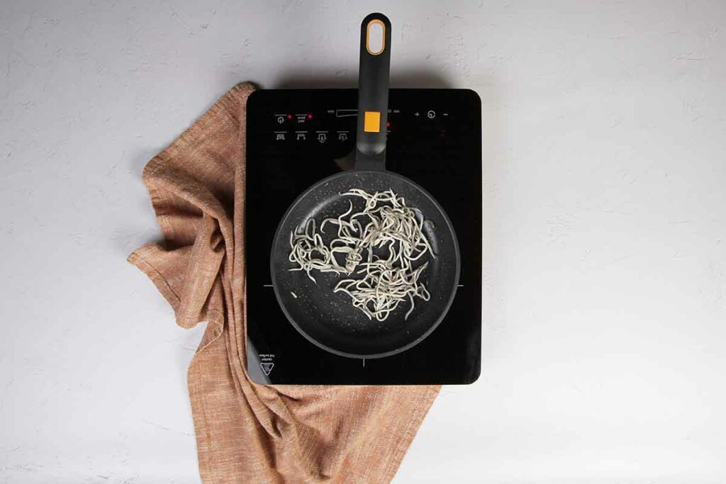 paso a paso ensalada de arroz con gambas rehogar gulas